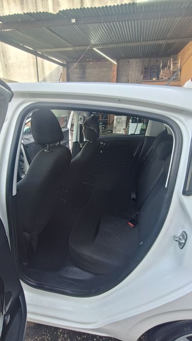 Peugeot 208 style1.200 VTI 84cv
2018
gasolina