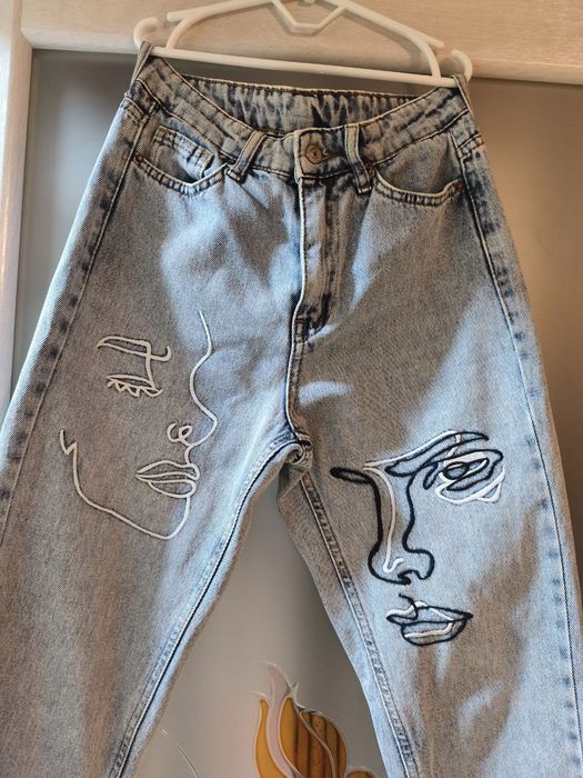 Джинси жіночі з вишивкою