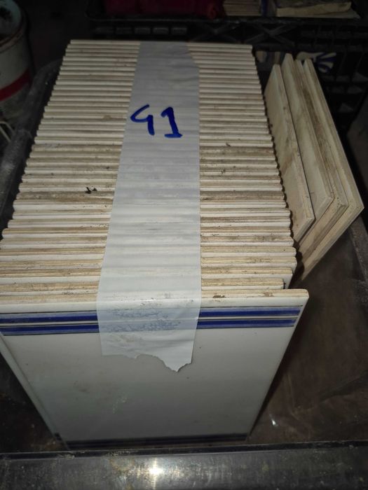 Azulejos Novos 20x15cm – Branco com Friso Azul – Ideal para Bordaduras