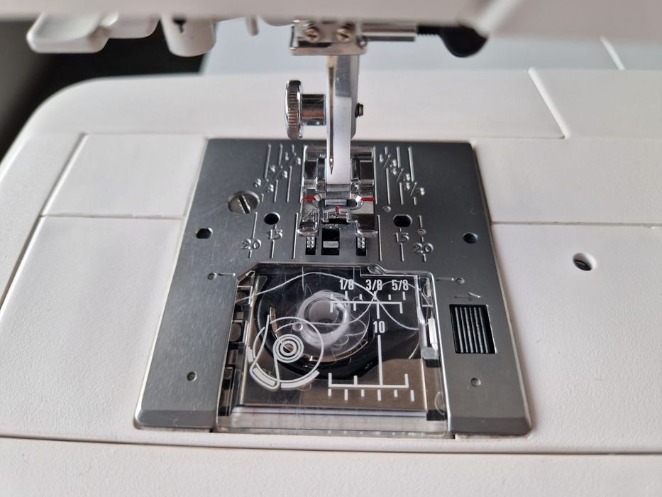 Maszyna do szycia Husqvarna Emerald 116