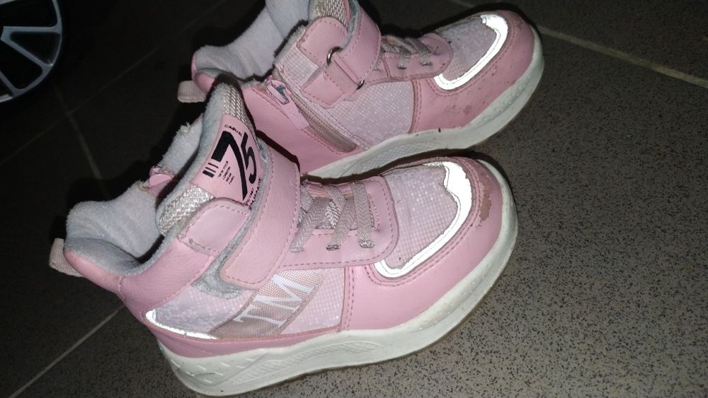 Кросівки та ботіночки