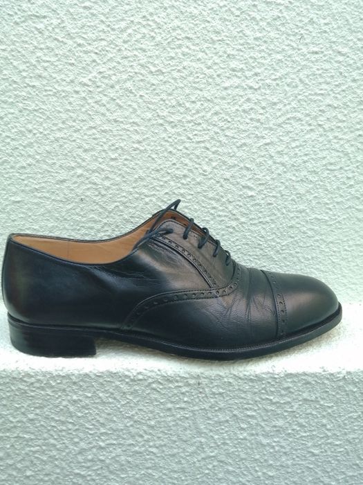 Sapatos clássicos de couro