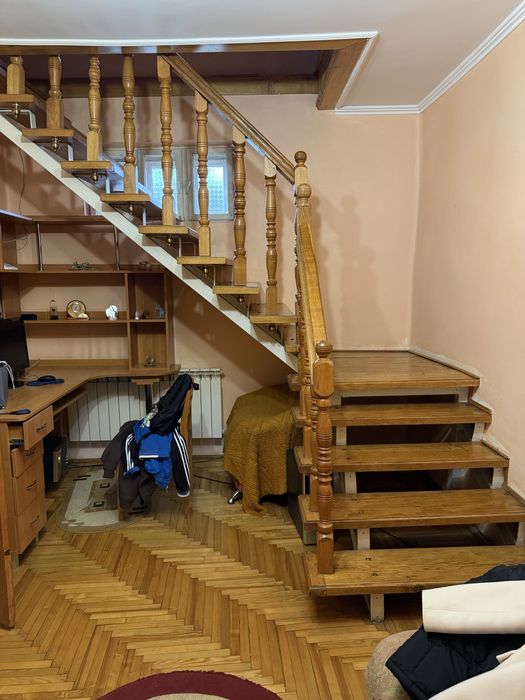 Сходи із ясеня, деревяні сходи