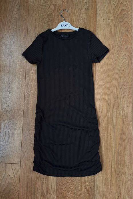 Черное платье для девочки с коротким рукавом