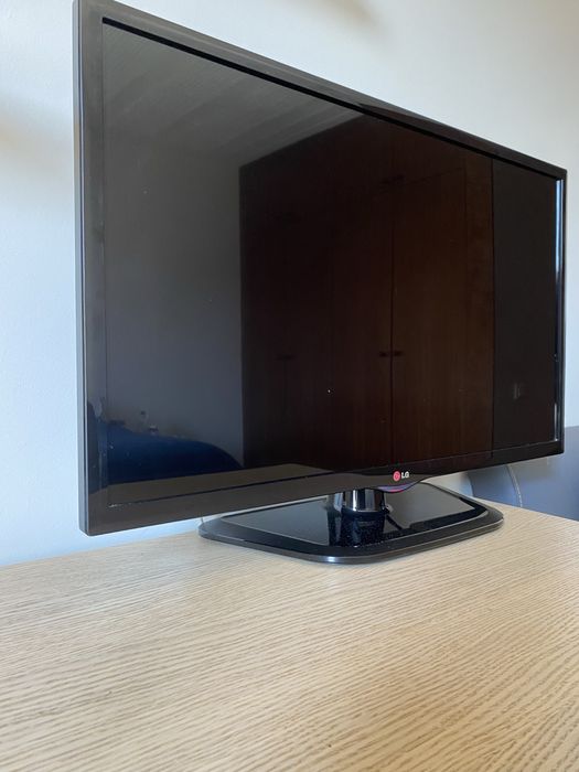 TV LG 32” em Bom Estado – Funciona Perfeitamente
