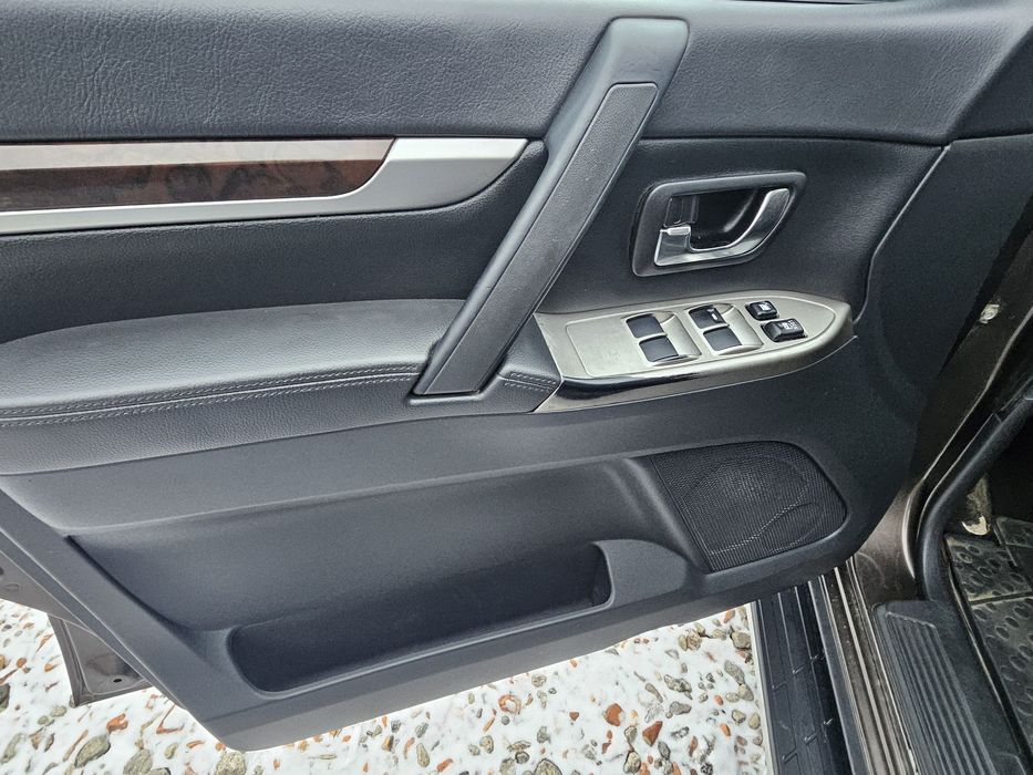 Mitsubischi Pajero  3.2  2018 r. Diesel.  7 miejsc.  Uszkodzony silnik