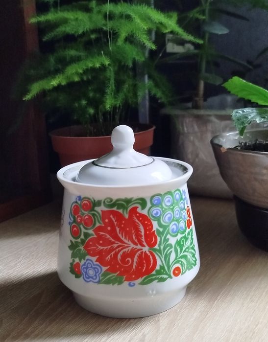 Цукорниця, заварочний чайник.