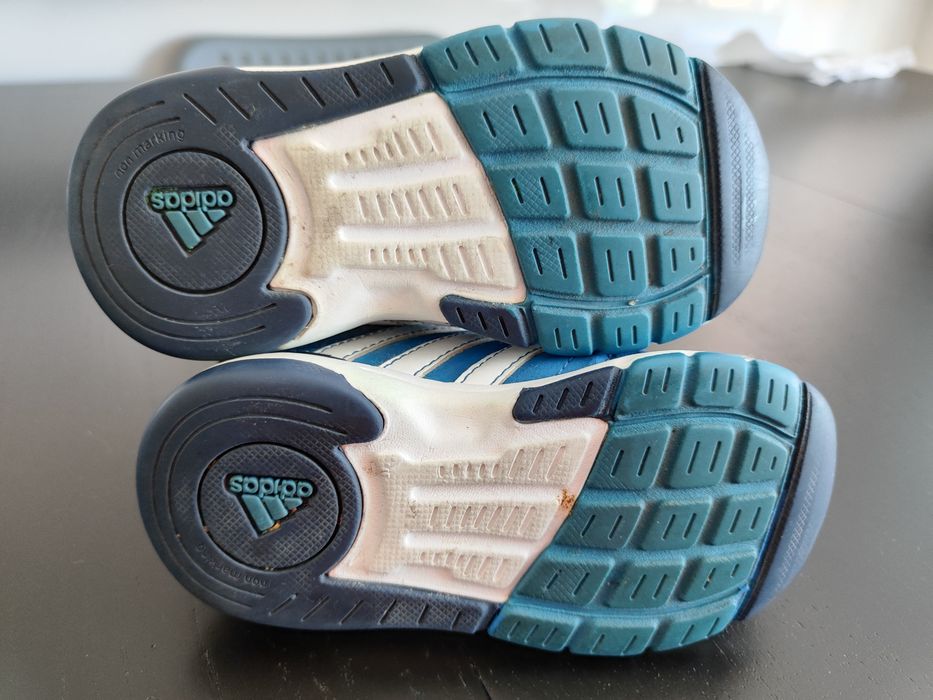 Sapatilhas Adidas - Tamanho 23