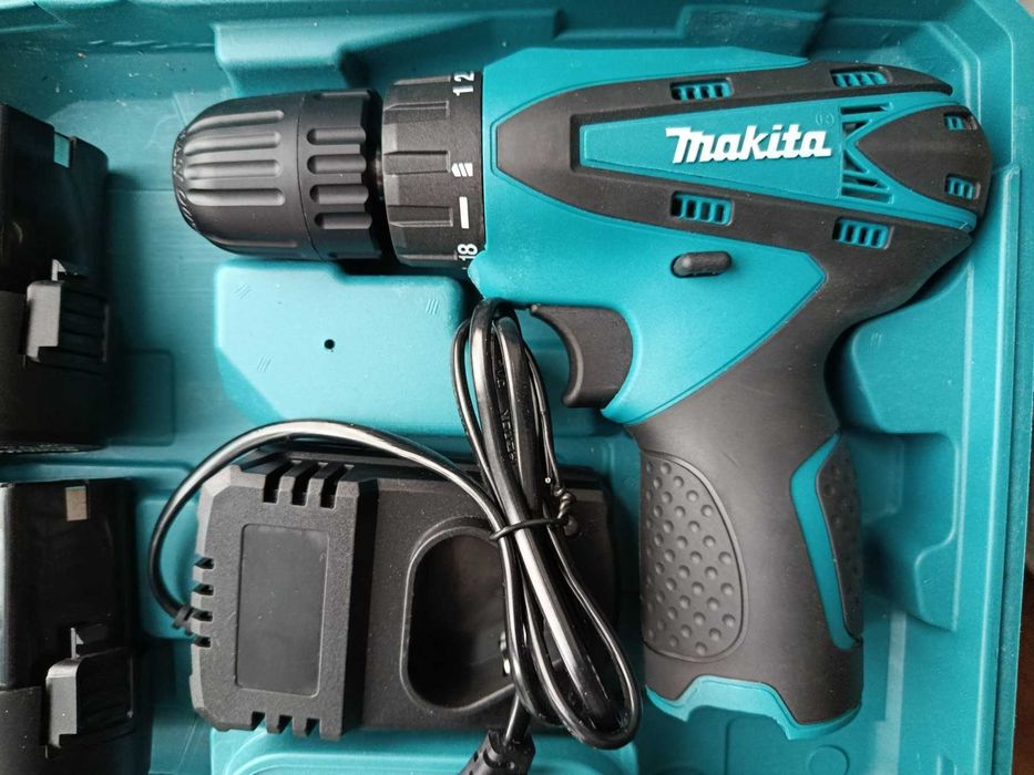 Шуруповерт Makita DF330D в кейсі + набір інструментів, 2-а акумулятори