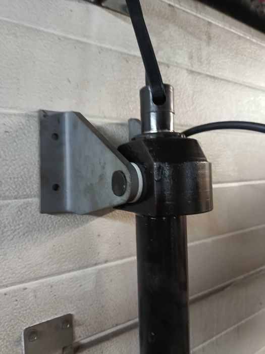 Siłownik do trackera -obrotnicy fotowoltaicznej