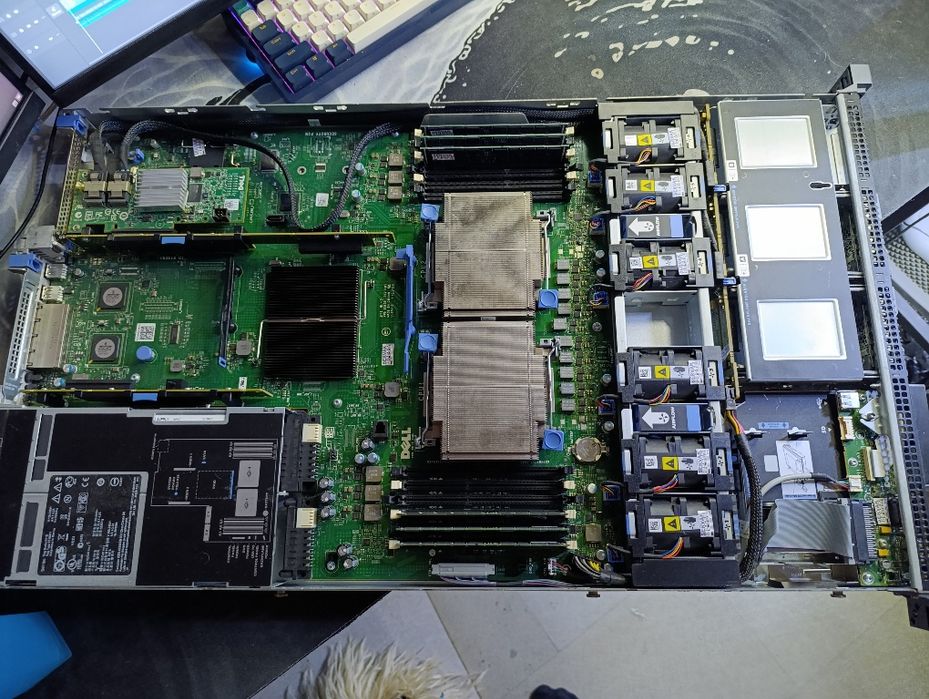 Продам сервер DELL R610
