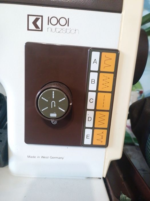 Швейна машинка з єлектро приводом