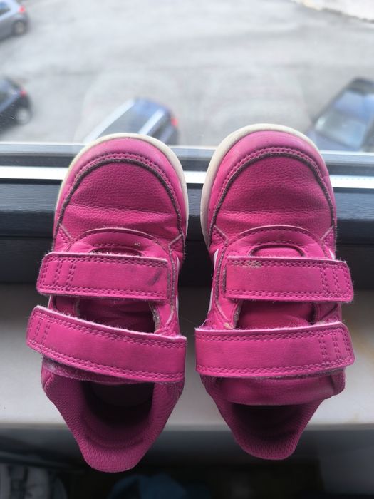 Tênis para menina Adidas tamanho 26