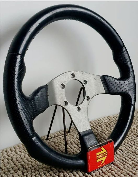 Momo JETT 3 320mm honda,BMW e Mazda usado em ótimo estado