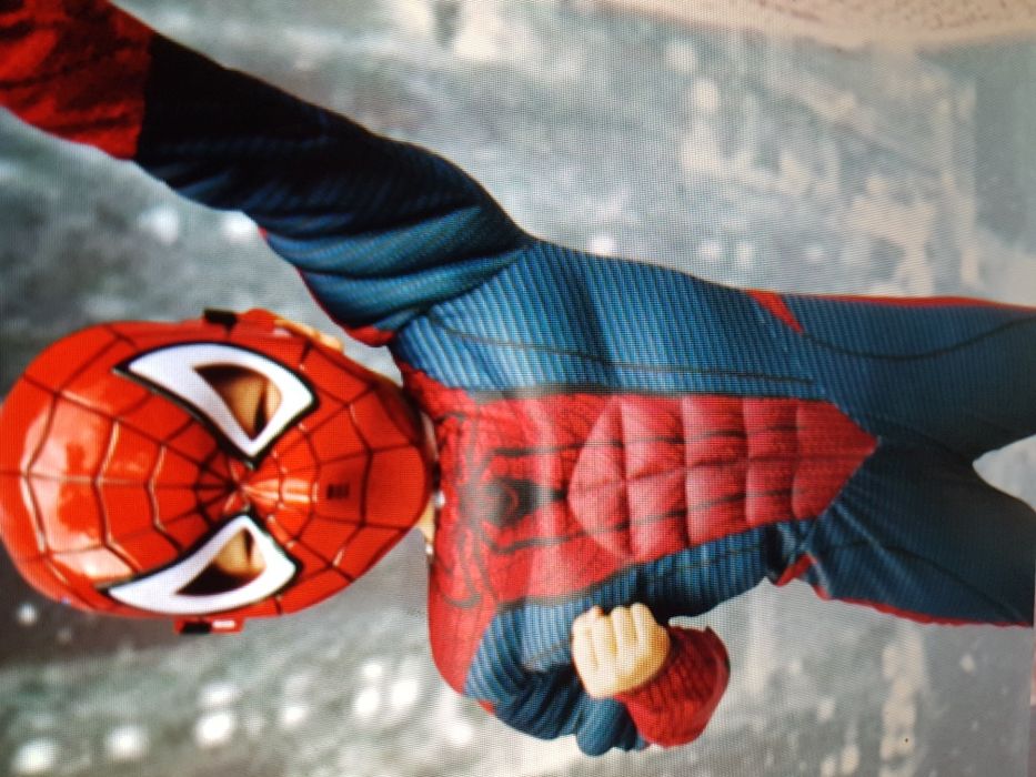 Костюм Спайдермена с мускулами,ростовка 4-8лет,новый + маска.