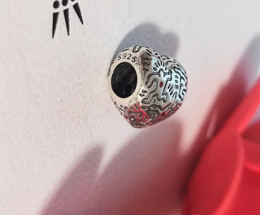 Charm's Keith Haring Love Art People serce S925