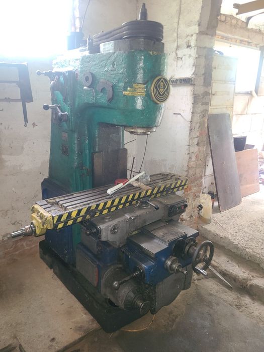 Фрезерний станок