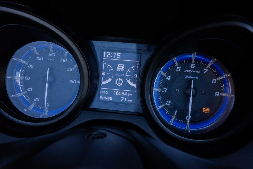 YAMAHA TMAX 560 Tech-Max - Como Nova!