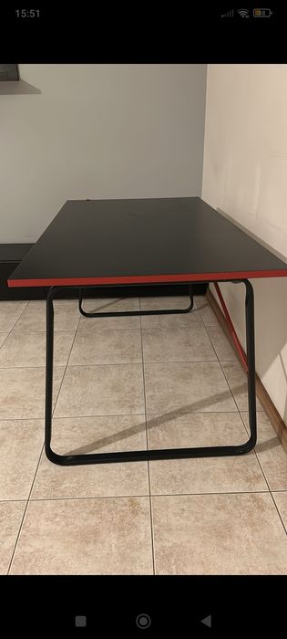 Mesa Gaming / Secretária Preta e Vermelha (Apenas 6 Meses de Uso!)