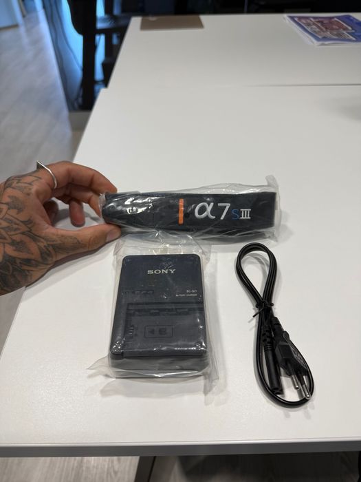 Carregador Sony - A7s3 e alça - novos