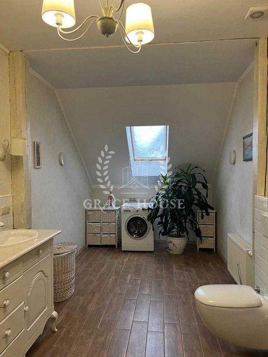 Продаж будинку 270м у лісу Старі Петрівці 15 соток землі перша лінія