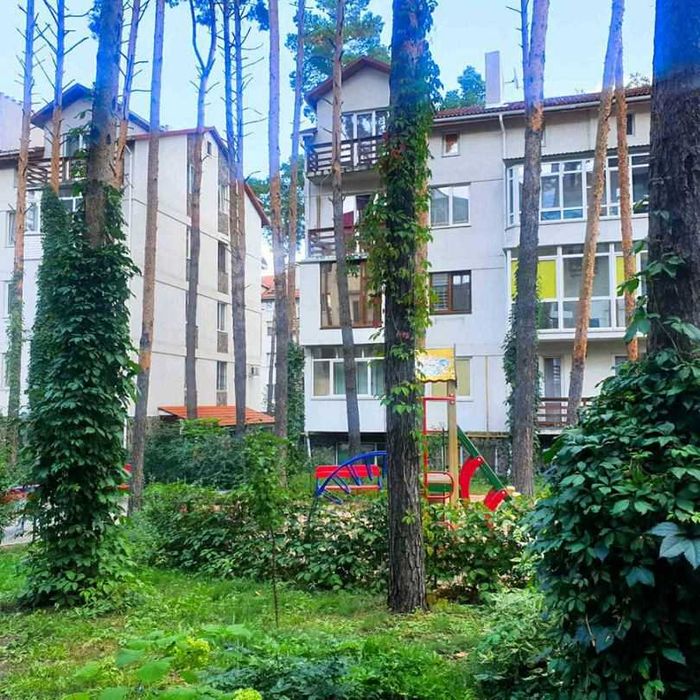 Продаю комфортну 2К з меблями і технікою при вїзді. Газ.