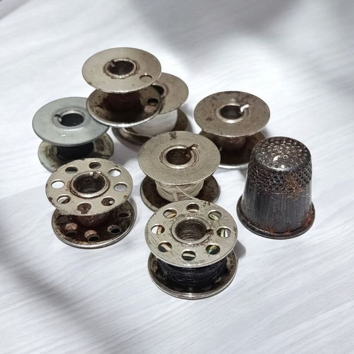 Лапки для швейной машины, шпульки, наперсток