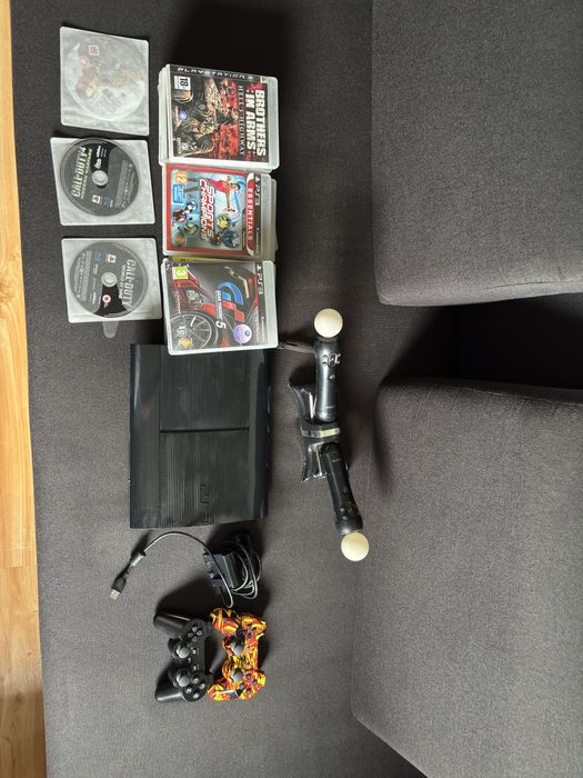 Playstation 3 Super Slim  1TB z grami i  akcesoriami