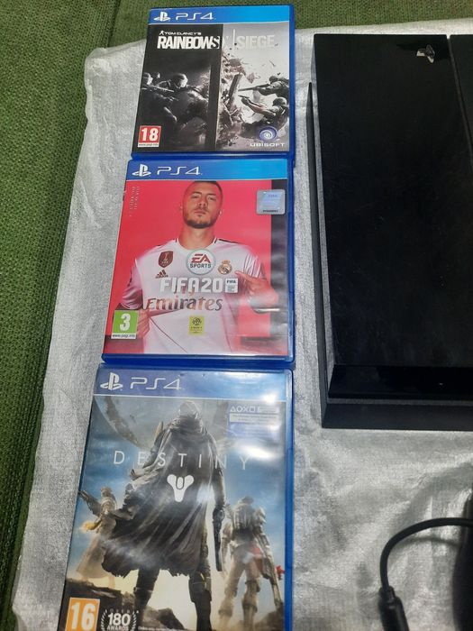 Ps4 500 gb versão 13.04 ÷ 1 comando e 3 jogos