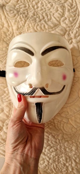 Маска пластикова Анонімус