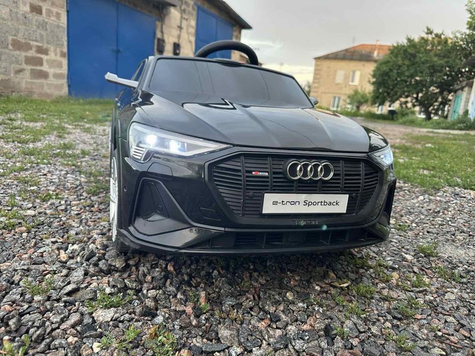 Продам дитячий електромобіль