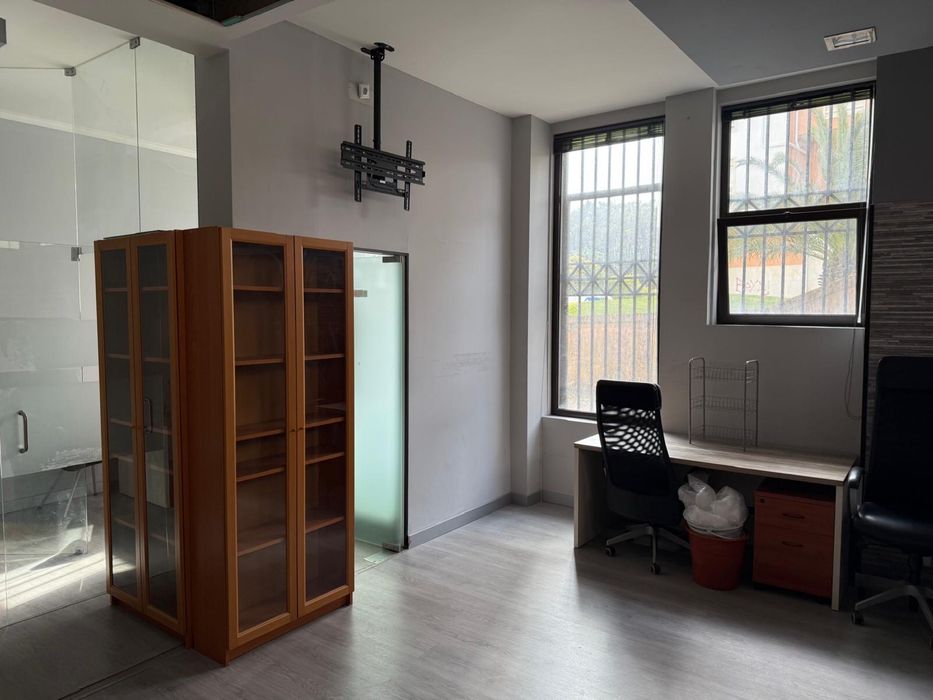 Escritório Moderno | 50 m² | Excelente Localização | Rinchoa