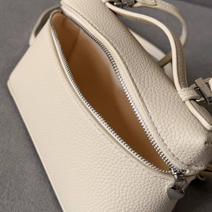 Жіноча сумка через плече з зернистої екошкіри