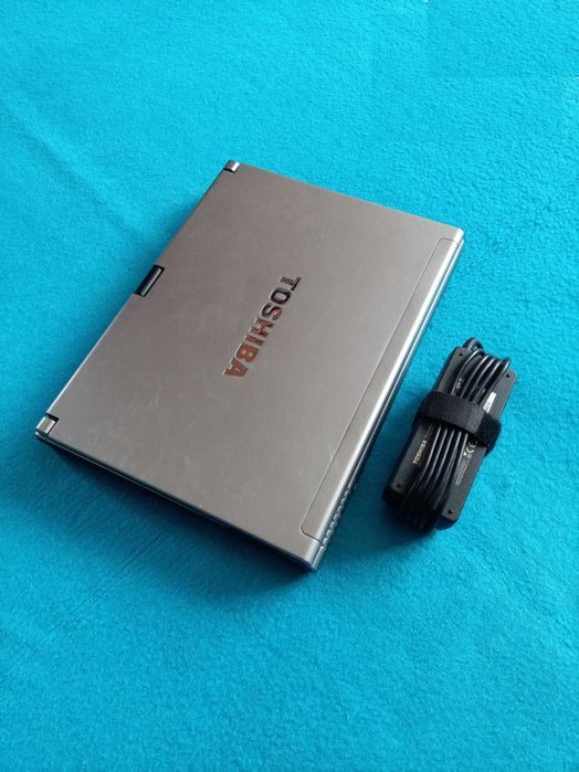 мощный ноутбук трансформер планшет Toshiba на процессоре Intel i7 SSD