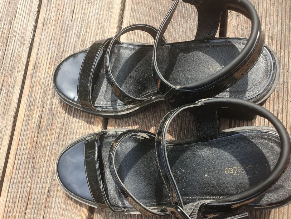 Sandały na platformie