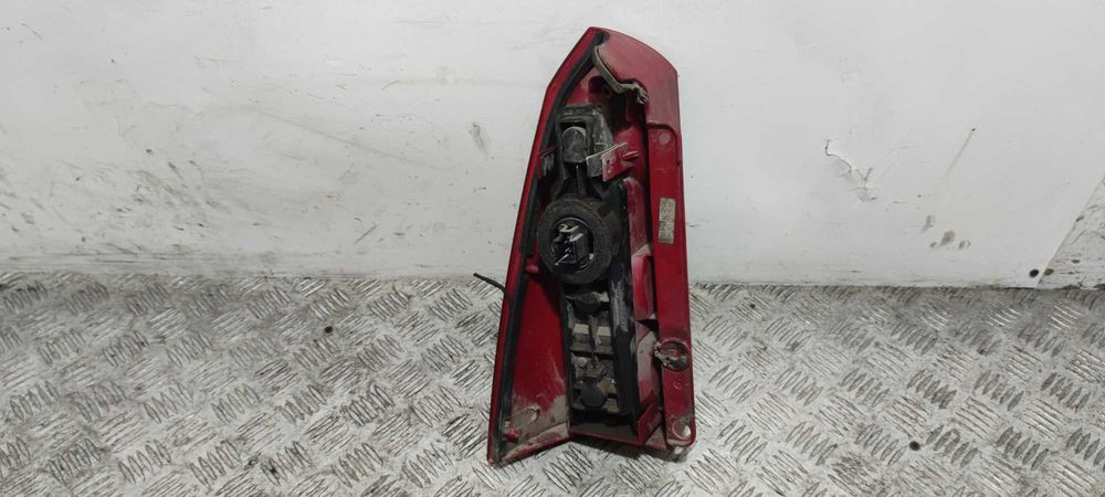 Ford Focus Mk1 Kombi Lampa Prawa Tylna Prawy Tył PT