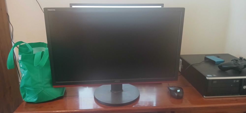 3 Monitores PC + 1 TV
