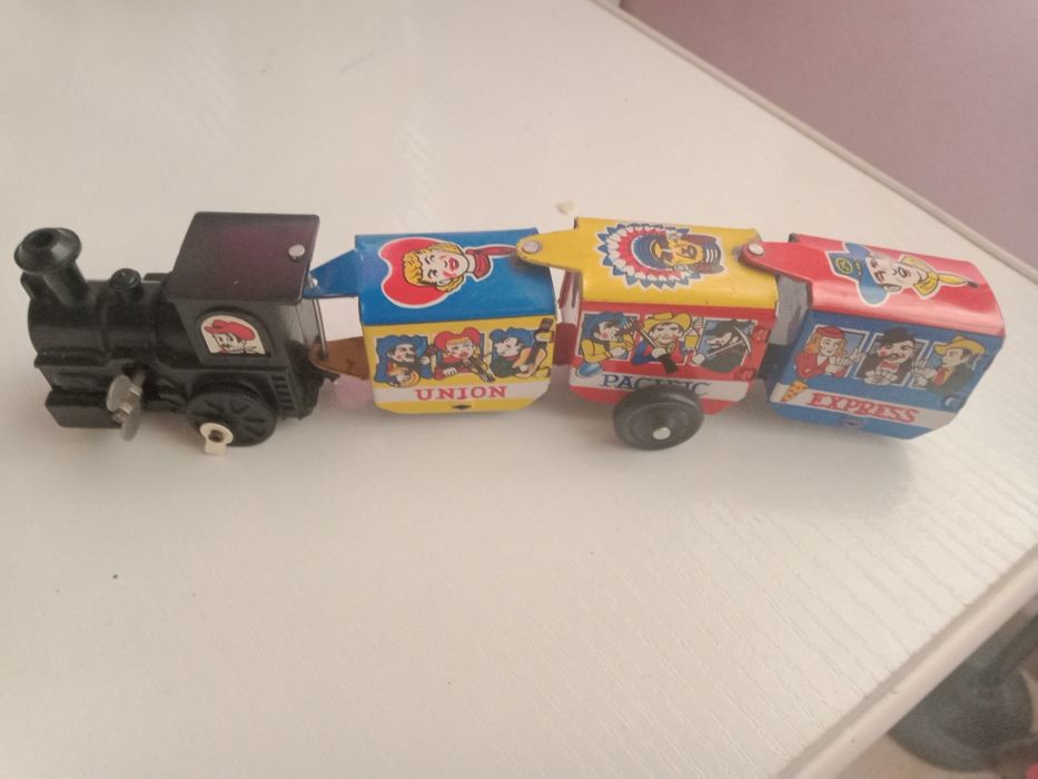 Comboio brinquedo em lata