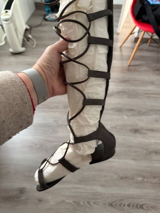 Sandálias em pele Hoss/ Intropia