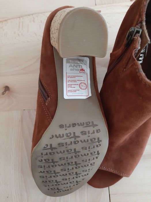 Buty Tamaris rozmiar 37, długość wkładki 23,5 cm