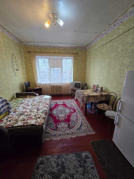 Продам большую комнату 18м2, до метро Индустриальная пешком