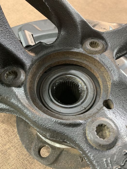 VW Golf 7 Цапфа ліва права з ABS в зборі