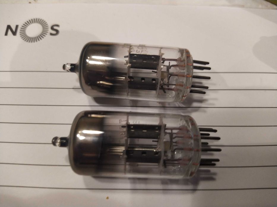 Válvulas ECC 82   TRIGON