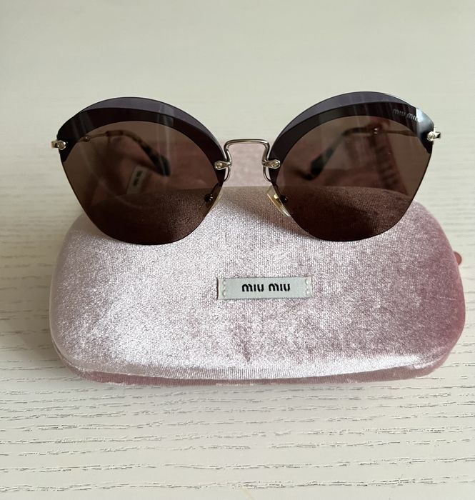 Солнцезащитные очки Miu Miu