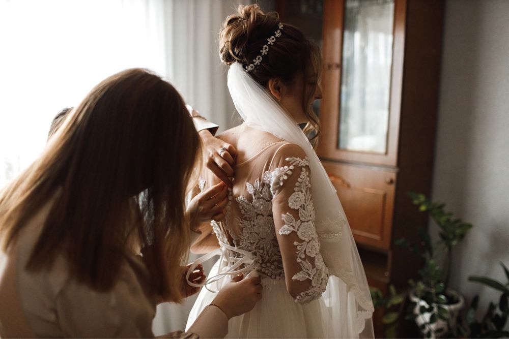 Продам весільну сукню та шубку