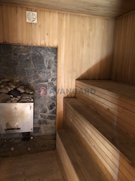 Продаж будинку в Обухівці зі своїм озером, ліс річка. 120000 $