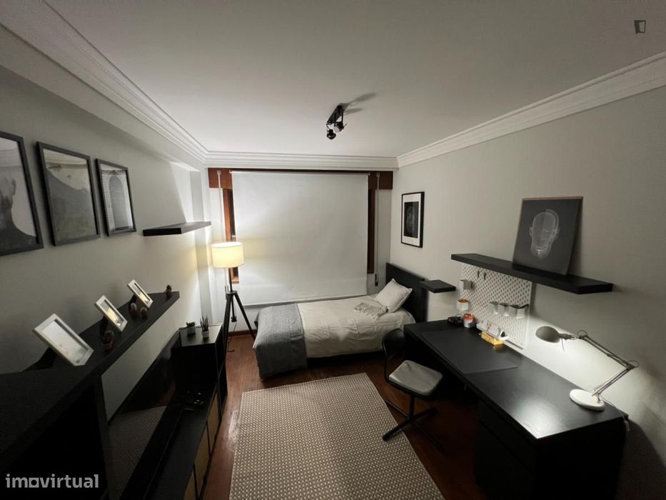 Quarto - localizado em Lordelo do Ouro Porto