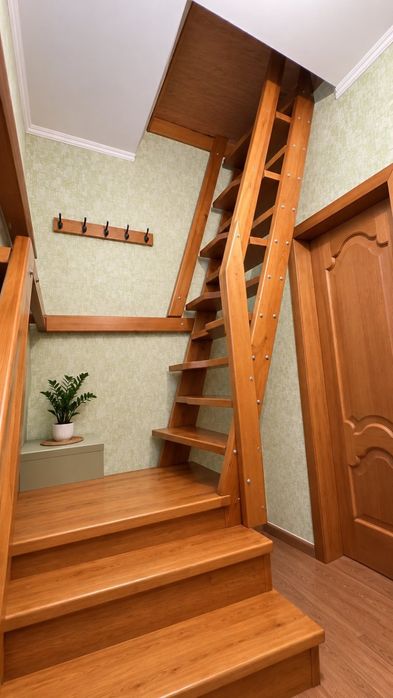 Продам двоповерховий будинок по вулиці Володимирскій