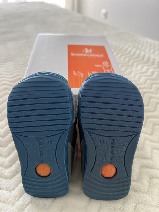 Sapatilhas Biomecanics 18