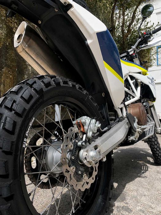 Husqvarna 701 Enduro – 2017 | 17.000 km | Muito equipada